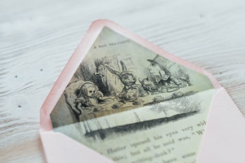 Alice im Wunderland Briefkuvert Disney Hochzeitseinladungen Hochzeitskarten Hochzeitspapeterie Vintage